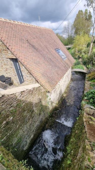 Ancien Moulin Pres D'un Ruisseau Sallen